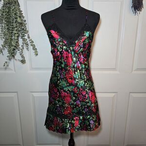 Victoria’s Secret Chemise Nightie Gold Label Lingerie Floral Satin Slip Small